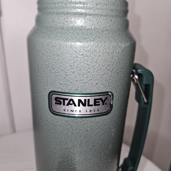Stanley Green Thermos - Picture 4 of 7